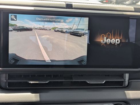 New 2025 Jeep Gladiator Sport w/ Premium Package image 19