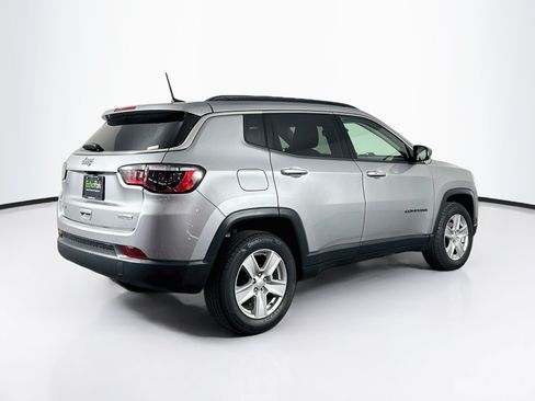 Used 2022 Jeep Compass Latitude w/ Sun and Sound Group AWD/4WD image 9