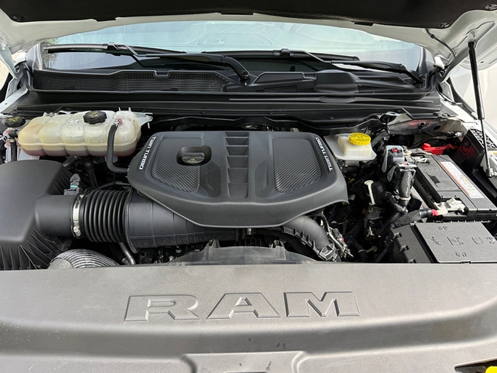 Used 2025 RAM 1500 Limited w/ Body Color Bumper Group AWD/4WD image 15
