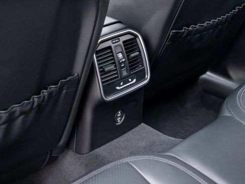 Certified 2023 Porsche Macan AWD/4WD image 19