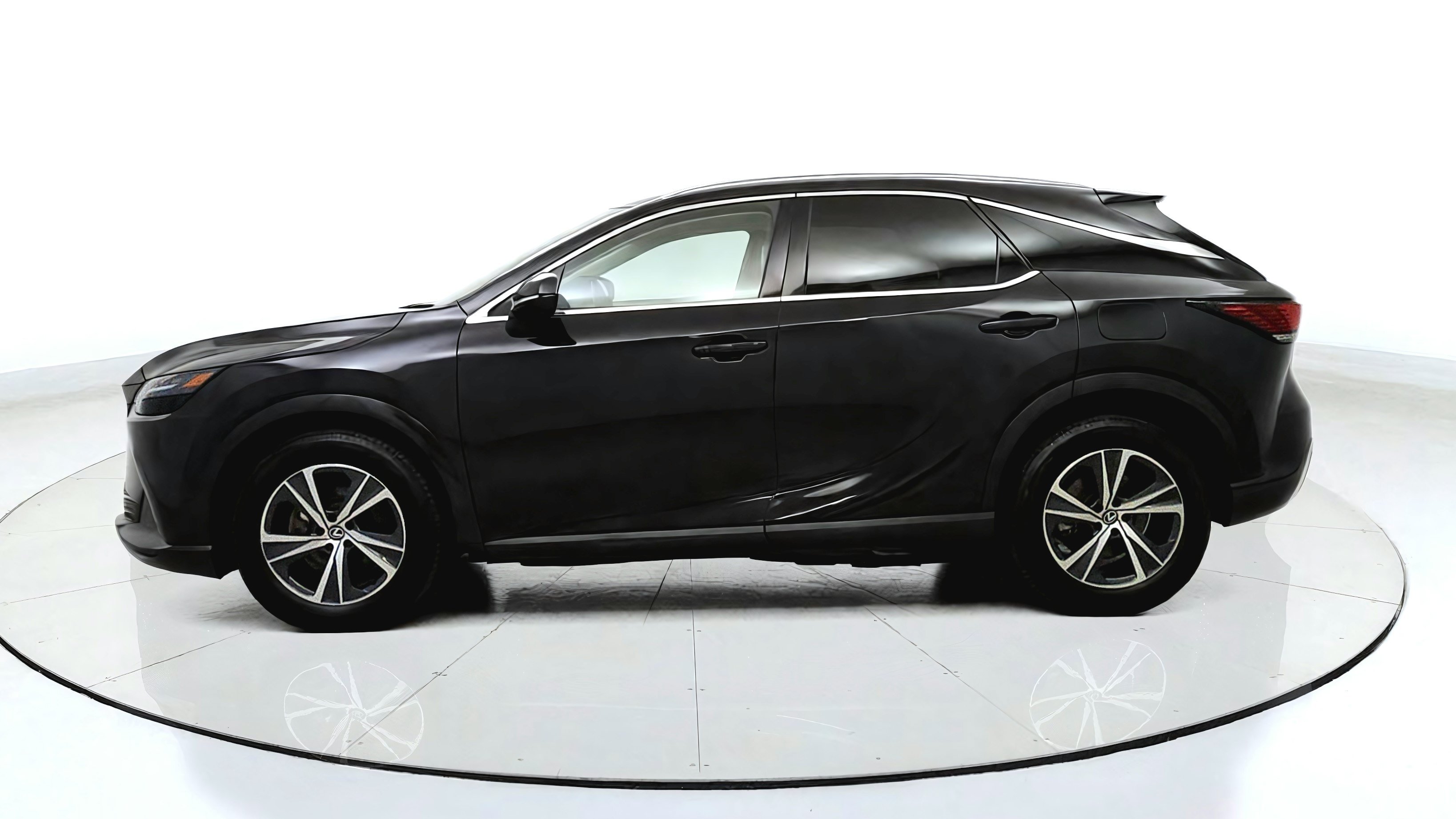 Used 2023 Lexus RX 350 Premium w/ Accessory Package AWD/4WD image 4