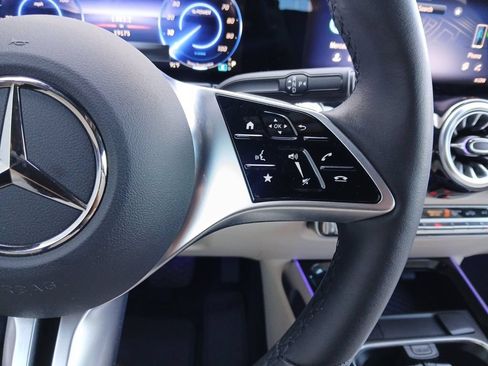 Used 2025 Mercedes-Benz EQB 250+ image 23