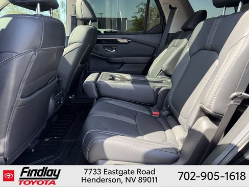 Used 2025 Honda Pilot Touring image 7