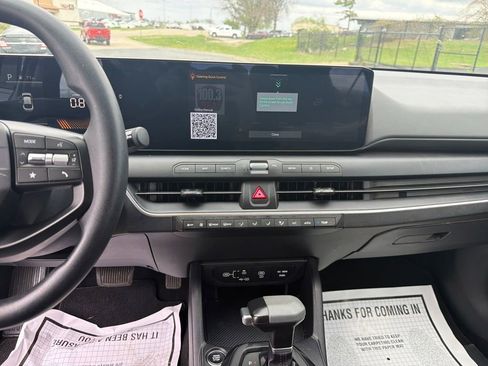 Used 2025 Kia K4 LXS image 18