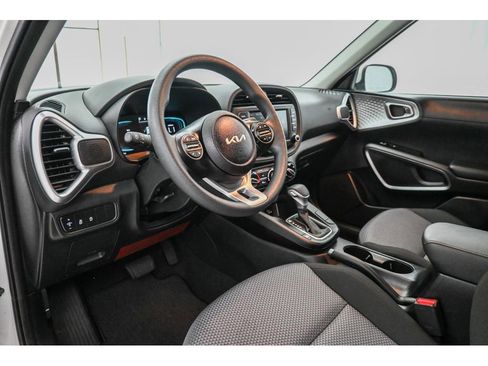 Used 2025 Kia Soul LX image 16