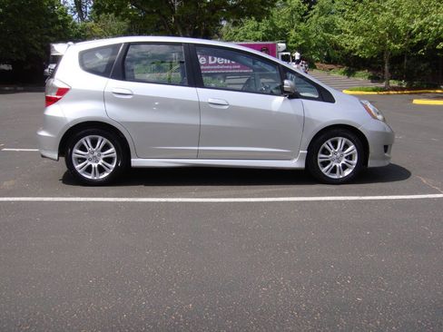 Used 2011 Honda Fit Sport image 5