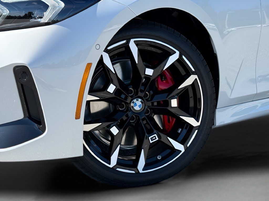 New 2026 BMW 330i Sedan w/ M Sport Package RWD image 25