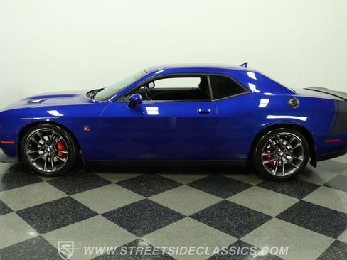 Used 2022 Dodge Challenger R/T Scat Pack w/ Driver Convenience Group RWD image 2