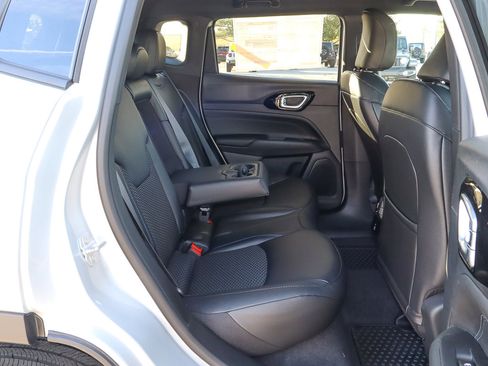 New 2026 Jeep Compass Latitude AWD/4WD image 22
