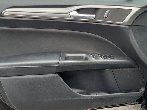 Used 2018 Ford Fusion SE FWD image 26