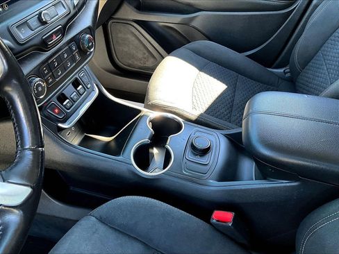 Used 2018 GMC Terrain SLE image 14