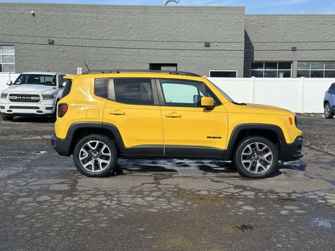Used 2017 Jeep Renegade Latitude w/ Cold Weather Group image 2
