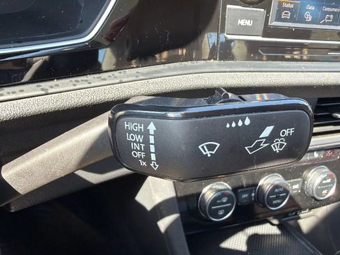 Used 2021 Volkswagen Jetta SE w/ SE Cold Weather Package FWD image 13