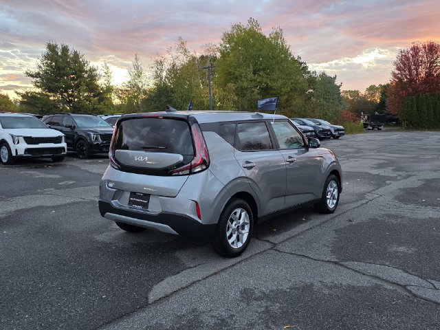 Certified 2025 Kia Soul LX w/ LX Technology Package FWD image 8