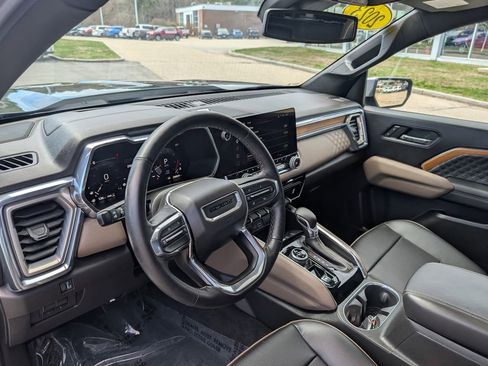 Used 2023 GMC Canyon Denali w/ Denali Black Edition image 18