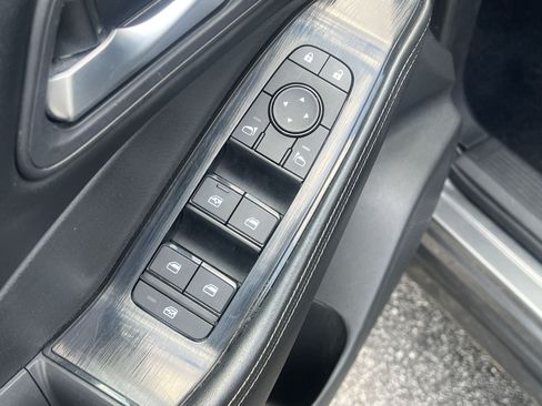 Used 2025 Nissan Rogue SV AWD/4WD image 14