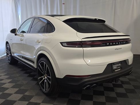Certified 2025 Porsche Cayenne E-Hybrid Coupe AWD/4WD image 3