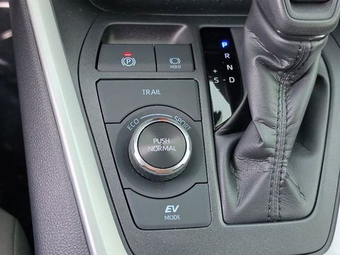 Used 2025 Toyota RAV4 XLE w/ Convenience Package AWD/4WD image 26