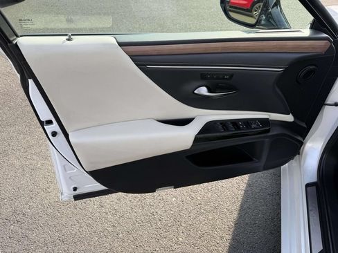 Used 2023 Lexus ES 300h w/ Premium Package FWD image 12