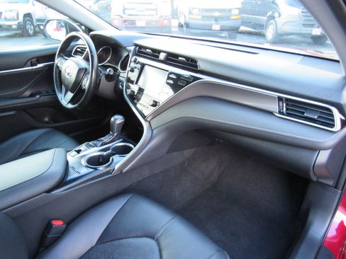 Used 2018 Toyota Camry XSE image 22
