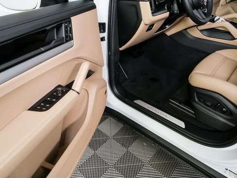 New 2026 Porsche Cayenne image 8