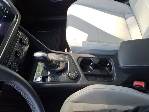 Used 2021 Volkswagen Tiguan SE w/ Panoramic Sunroof Package AWD/4WD image 15