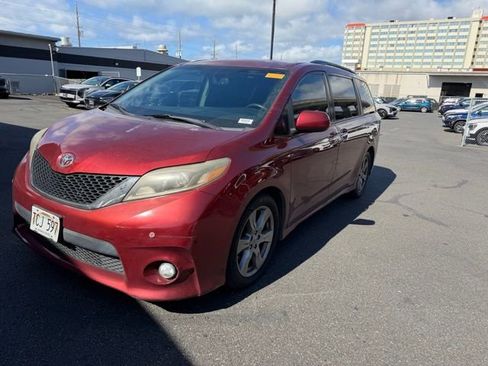 Used 2017 Toyota Sienna L image 3