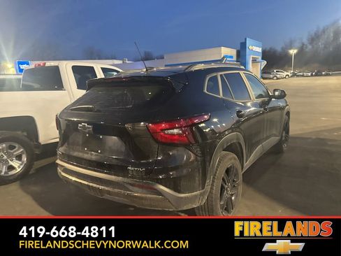 Used 2025 Chevrolet Trax ACTIV w/ Sunroof Package image 6