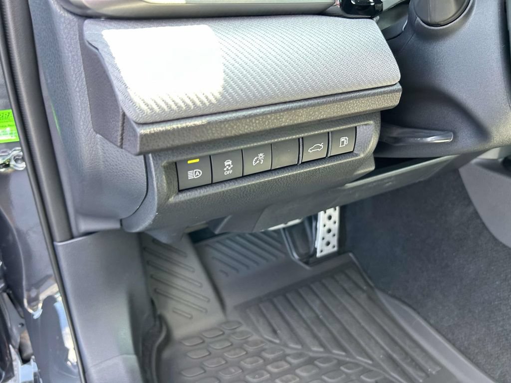 New 2026 Toyota Camry Hybrid FWD image 17