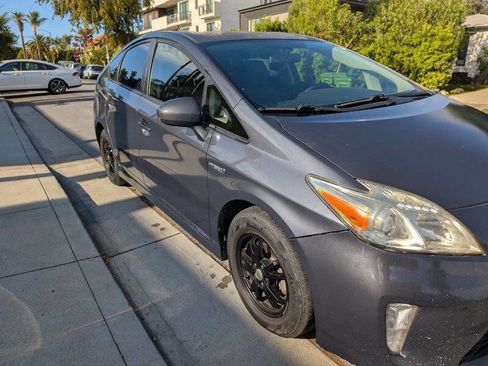 Used 2012 Toyota Prius Three w/ Preferred Accessory Pkg image 4