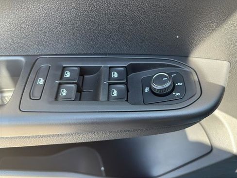 New 2025 Volkswagen Taos SE image 15