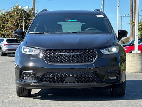 New 2026 Chrysler Pacifica Limited w/ S Appearance Package image 9