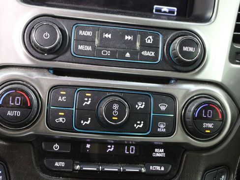 Used 2018 Chevrolet Suburban Premier image 38