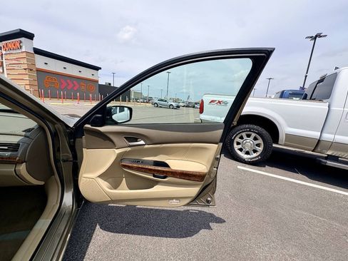 Used 2009 Honda Accord EX-L image 34