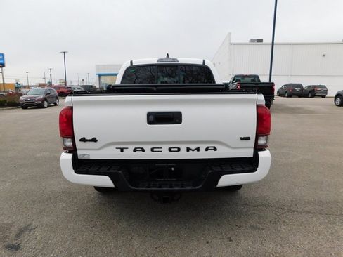 Used 2021 Toyota Tacoma SR image 4