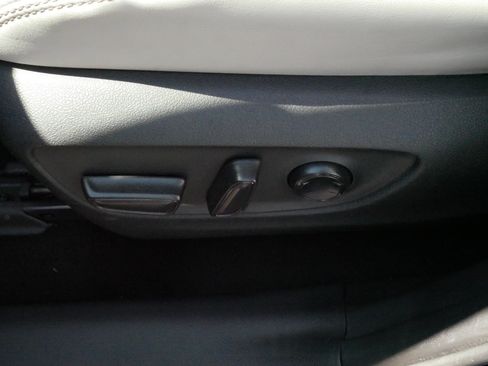 Certified 2019 Toyota RAV4 Limited w/ Carpet Mat Package AWD/4WD image 18