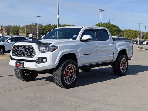Used 2022 Toyota Tacoma TRD Sport image 11