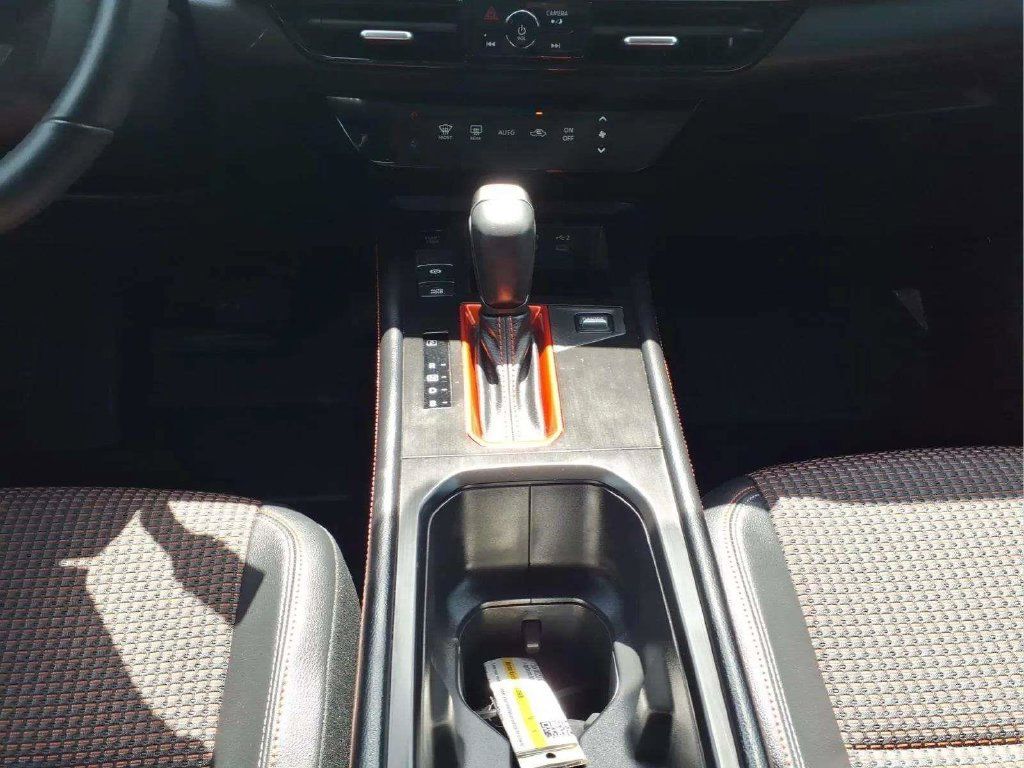 Used 2025 Nissan Kicks SR AWD/4WD image 10