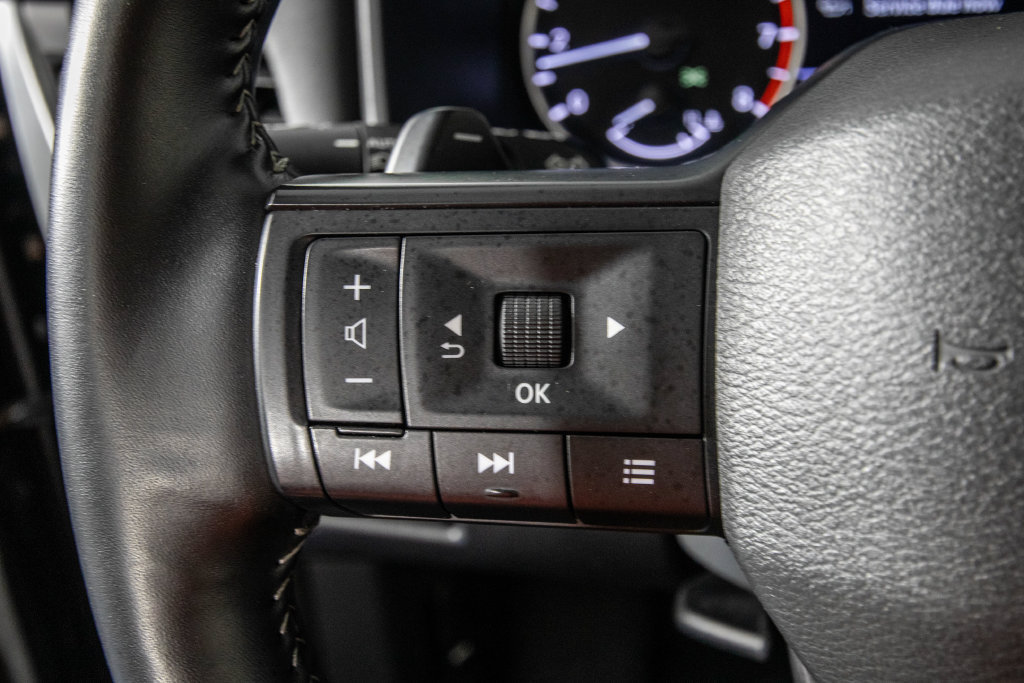Used 2025 Nissan Rogue SV FWD image 20