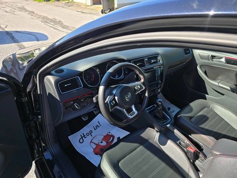 Used 2017 Volkswagen Jetta GLI FWD image 20
