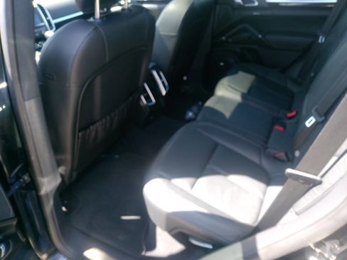 Used 2014 Porsche Cayenne Platinum Edition AWD/4WD image 14