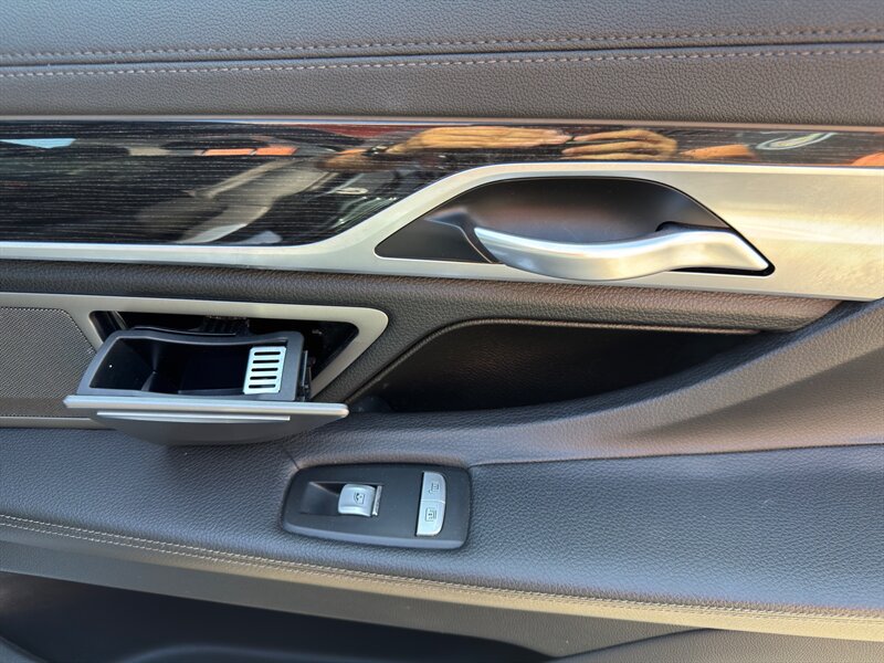 Used 2019 BMW 740i w/ M Sport Package RWD image 38