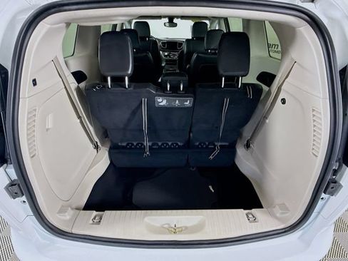 Used 2017 Chrysler Pacifica Touring-L FWD image 25
