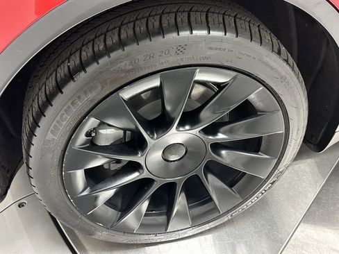 Used 2021 Tesla Model Y Long Range image 19