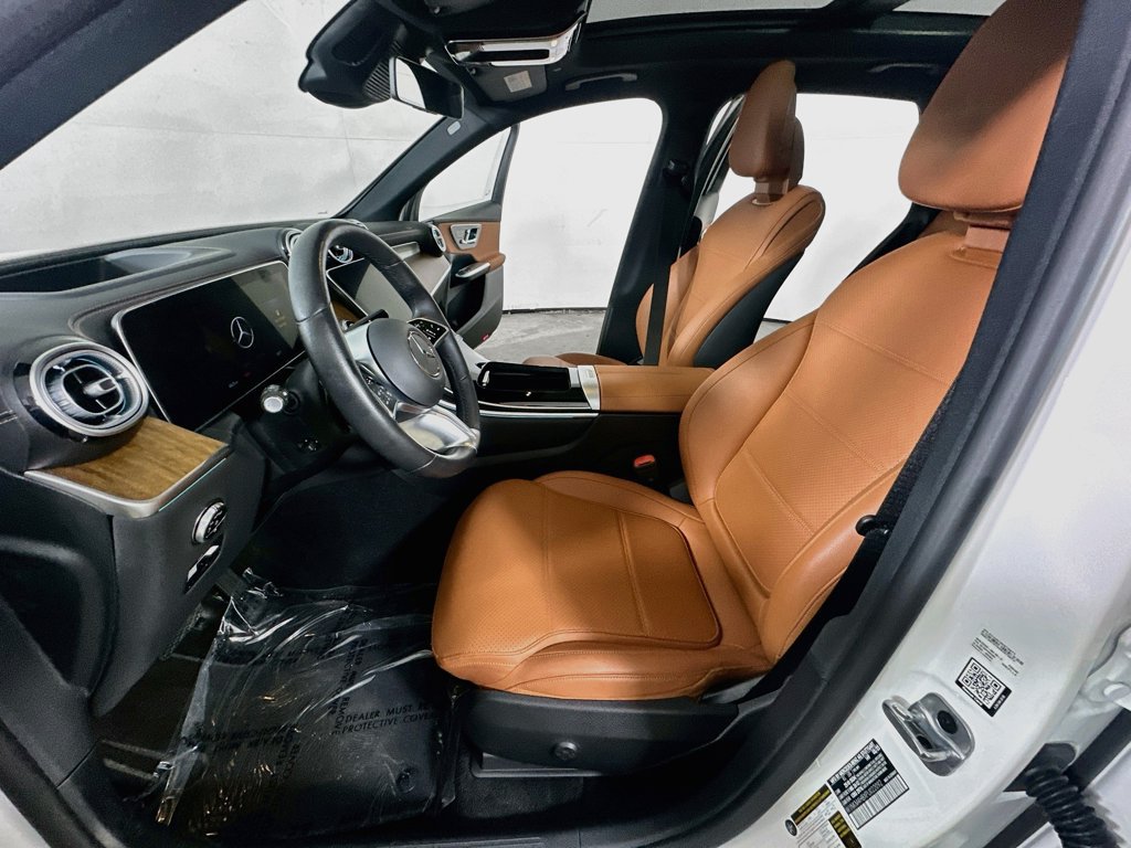 Used 2023 Mercedes-Benz GLC 300 4MATIC w/ Pinnacle Trim Package image 17