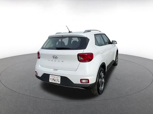 Used 2025 Hyundai Venue SEL image 14