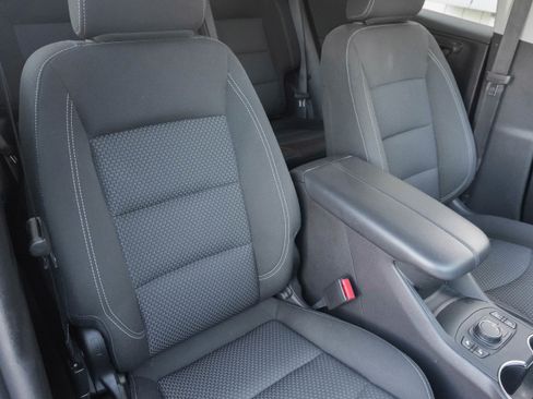 Used 2024 GMC Terrain SLE w/ Driver Convenience Package image 12