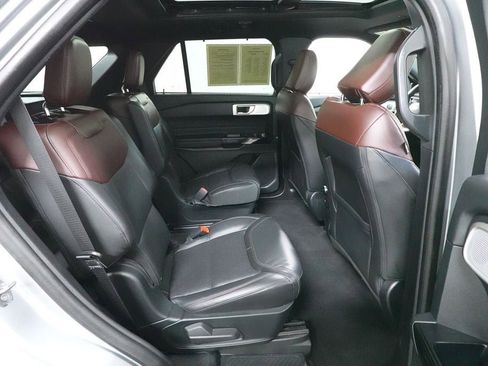 Certified 2023 Ford Explorer Platinum w/ Technology Package AWD/4WD image 31