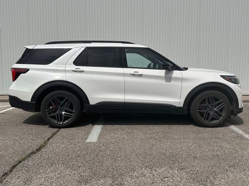 Used 2025 Ford Explorer ST w/ Sun And Sound Package AWD/4WD image 6
