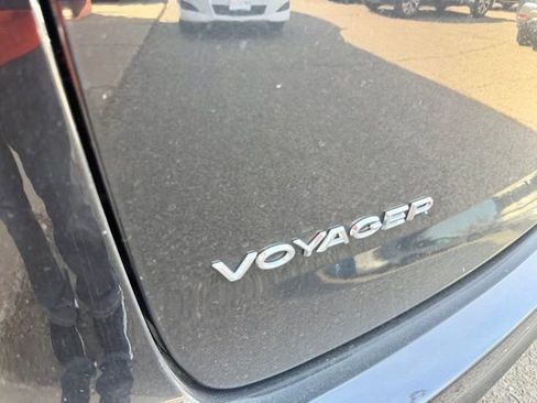 Used 2023 Chrysler Voyager LX image 8